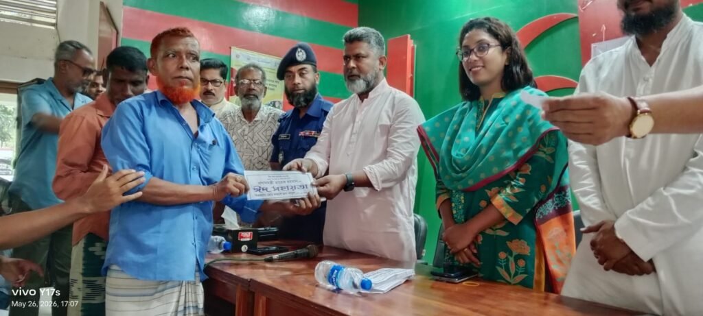 মহাদেবপুরে ঈদুল আযহায় প্রধানমন্ত্রীর আর্থিকসহায়তা পেল ৫ শ ২০ টি দুঃস্থ গরিব ও অসহায় পরিবার