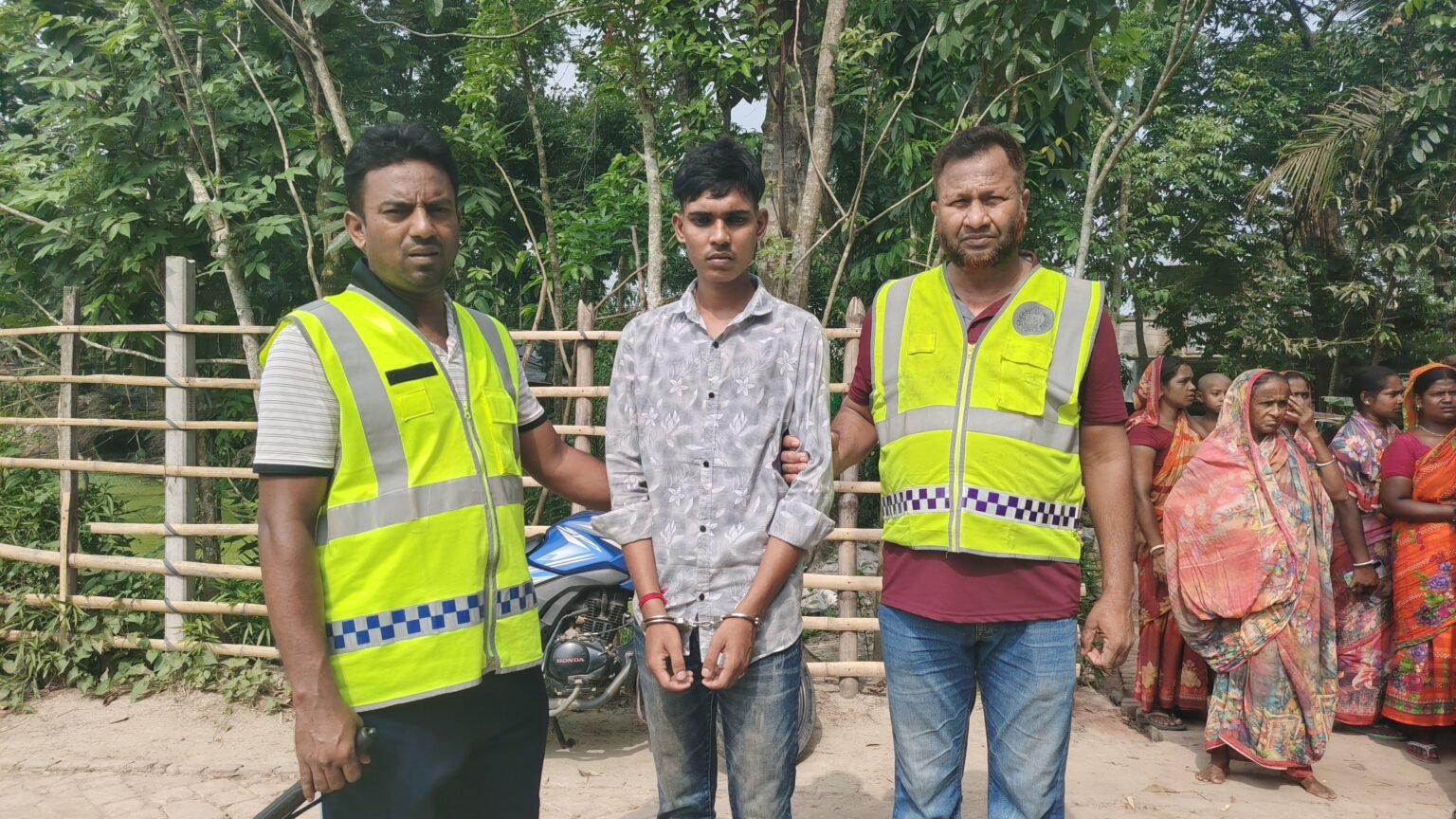কেশবপুরে শিশু ধর্ষণের অভিযোগে তরুণ গ্রেফতার