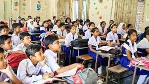 টানা ছুটি শেষে আজ শ্রেণিকক্ষে ফিরছে লাখো শিক্ষার্থী