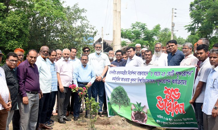 প্রধানমন্ত্রীর নির্দেশনা বাস্তবায়নে খুবিতে বৃক্ষরোপণ কর্মসূচি শুরু