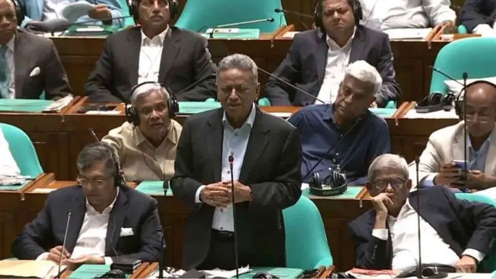 দেশের স্বার্থকে প্রাধান্য দিয়েই আইএমএফের সঙ্গে নতুন ঋণ কর্মসূচিতে যাচ্ছে সরকার: অর্থমন্ত্রী