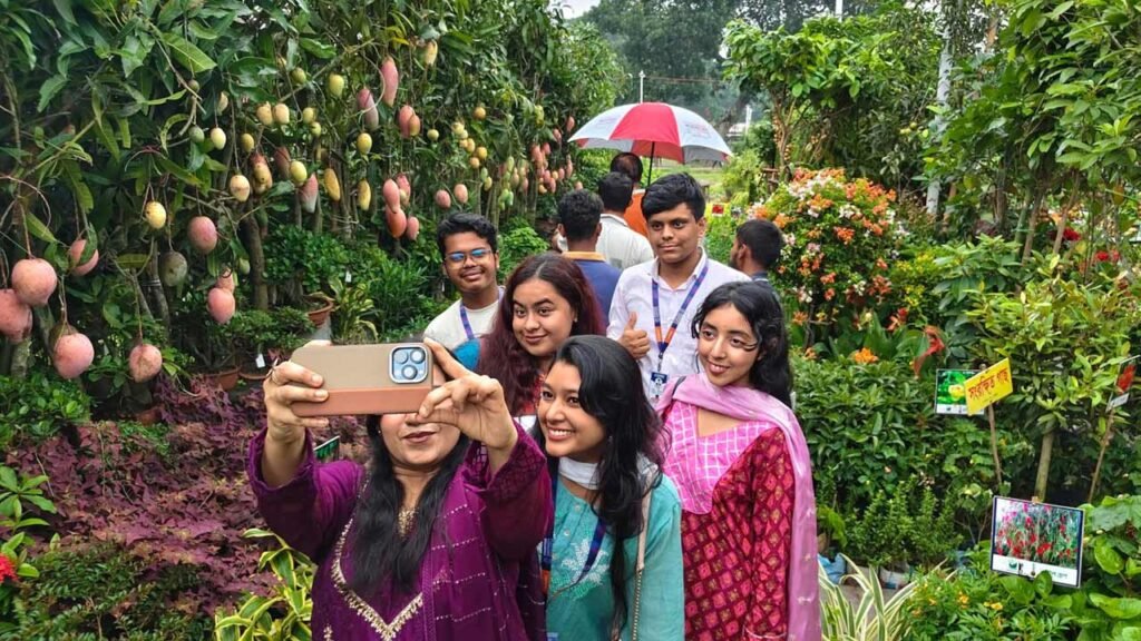 বৃষ্টি ও পর্যাপ্ত প্রচারের অভাবে এখনো জমেনি মেলা