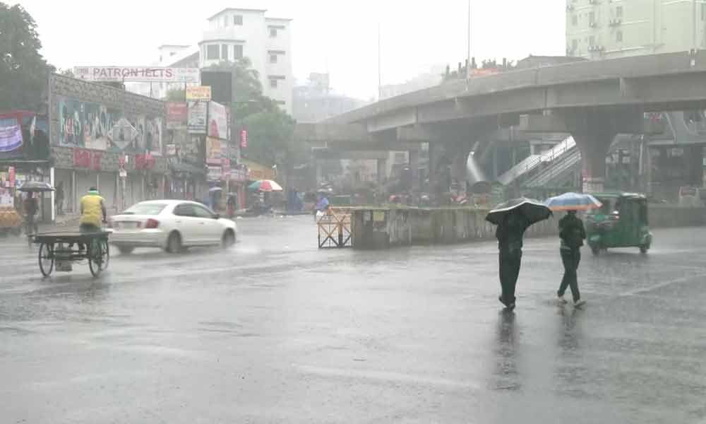 ঢাকায় মুষলধারে বৃষ্টি, থাকবে কতক্ষণ?
